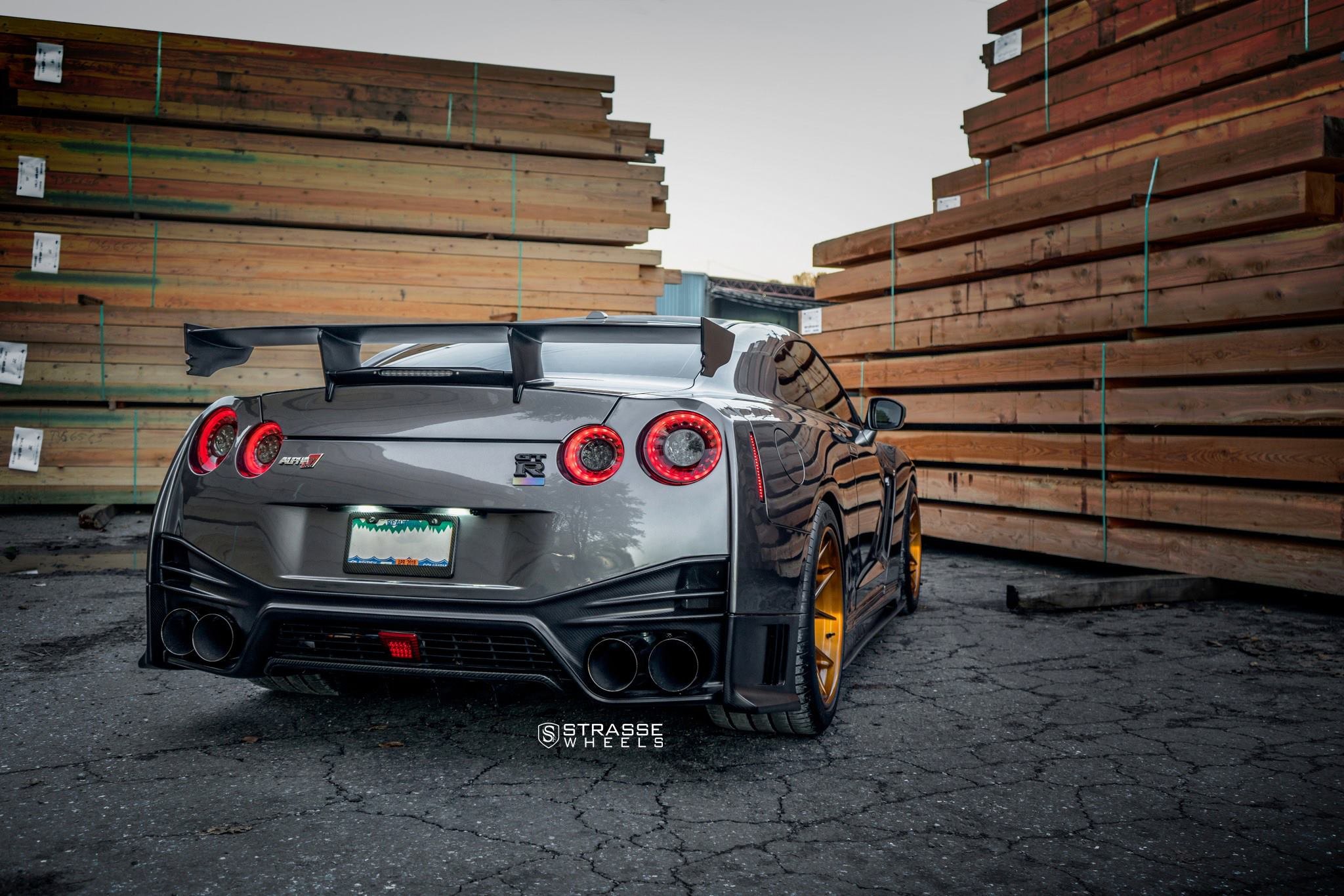 Carbon Fiber Rear Diffuser on Gray Nissan GT-R - Photo by Strasse Wheels