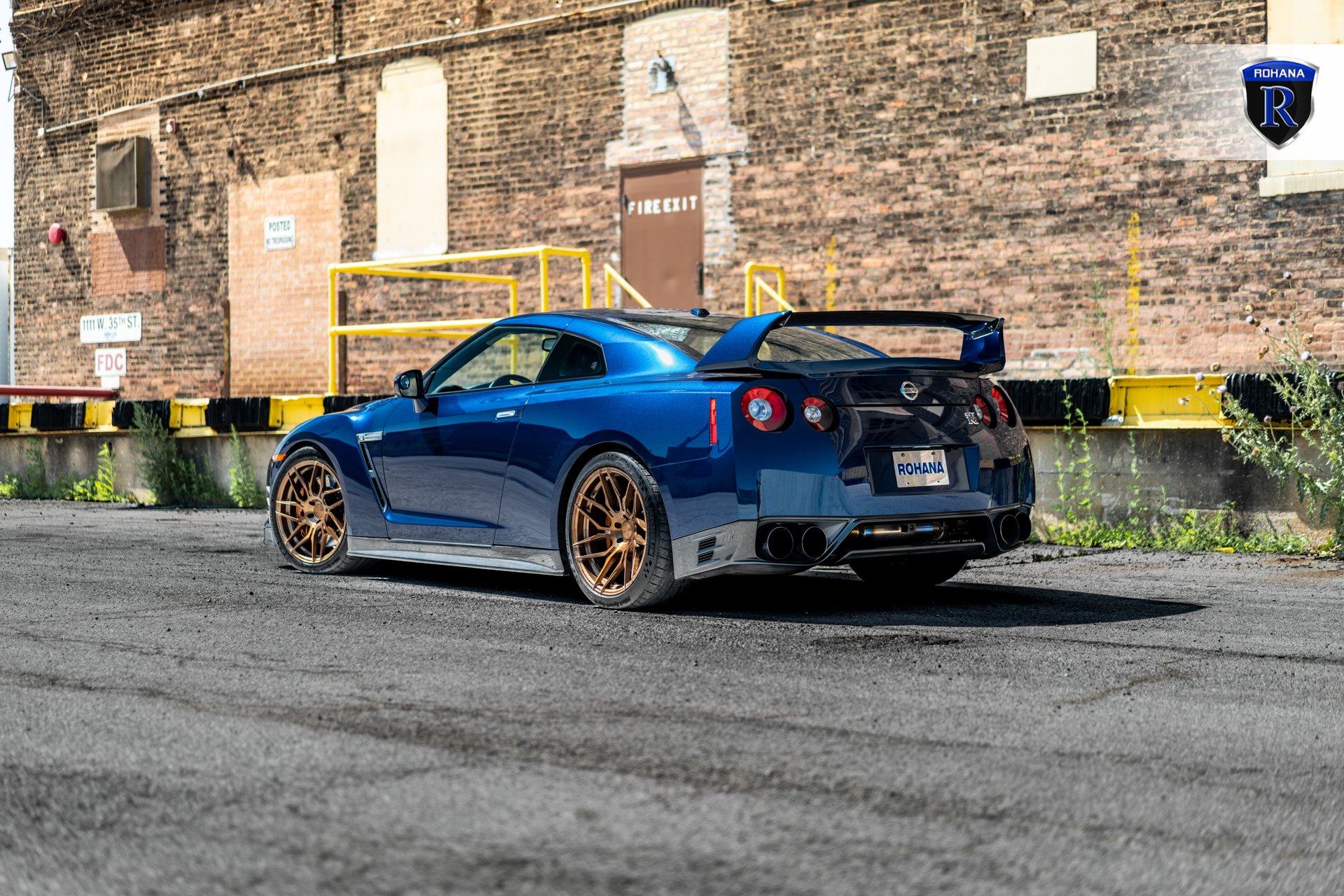 Blue Nissan GT-R with Aftermarket Rear Diffuser - Photo by Rohana Wheels