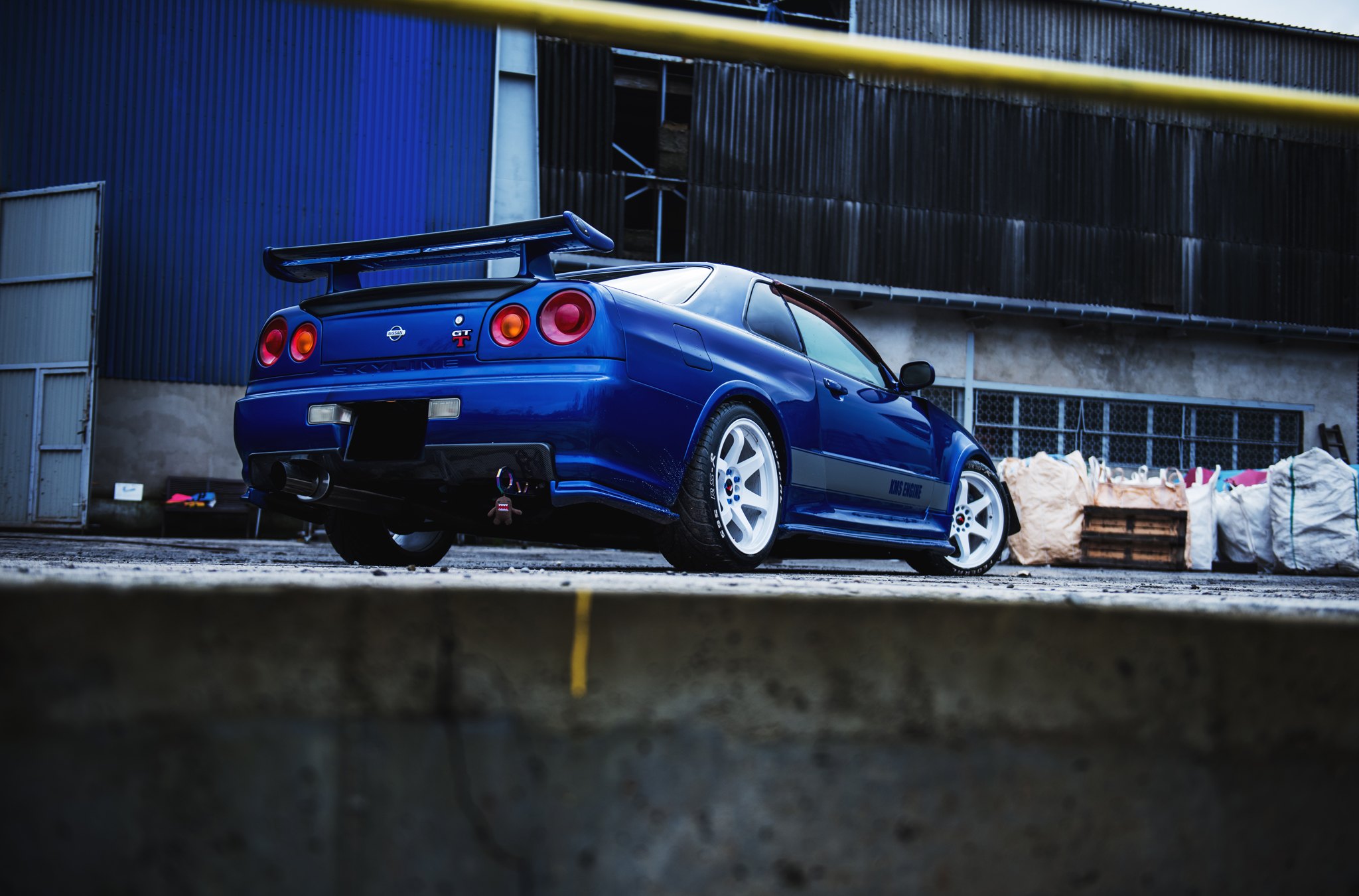 Large Wing Spoiler on Blue Nissan Skyline - Photo by JR Wheels