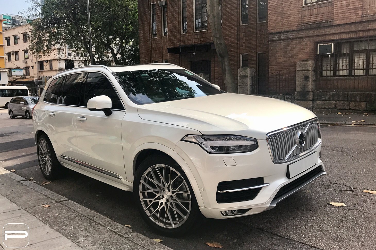 White Volvo XC90 with Chrome Billet Grille - Photo by PUR Wheels