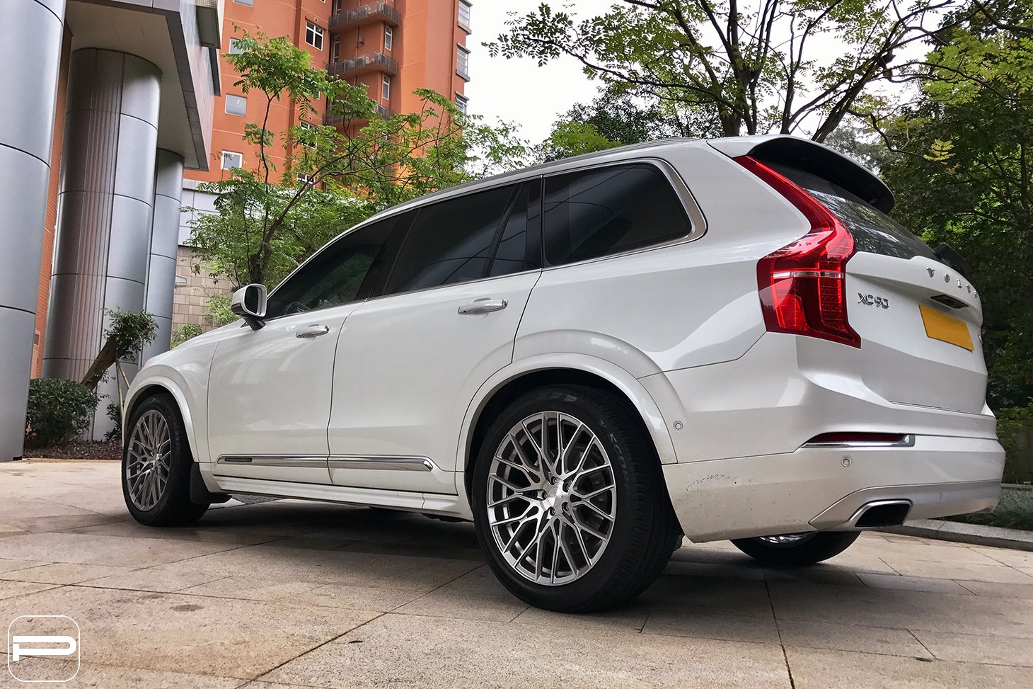 Red LED Taillights on White Volvo XC90 - Photo by PUR Wheels