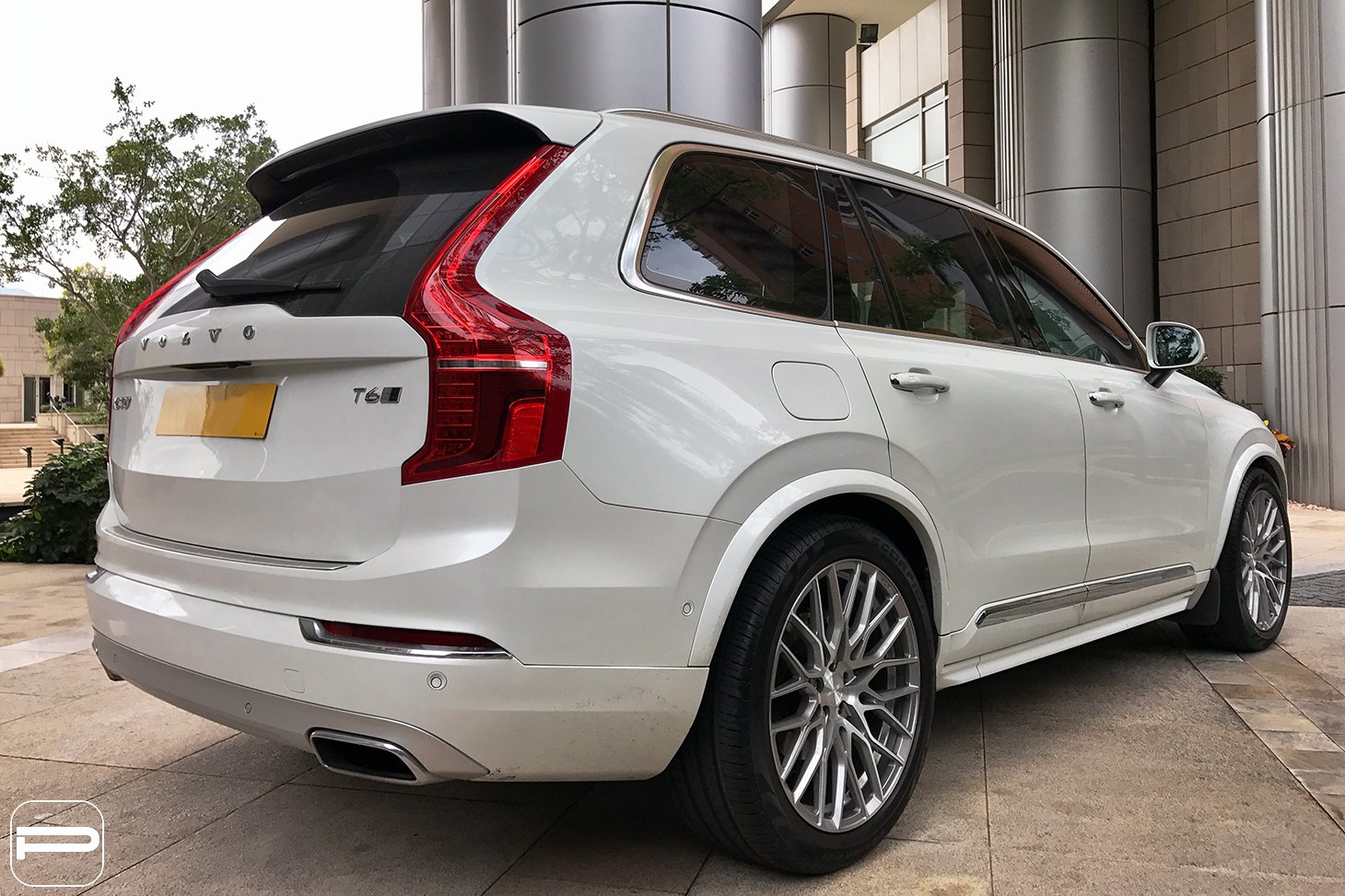 White Volvo XC90 with Aftermarket Rear Diffuser - Photo by PUR Wheels